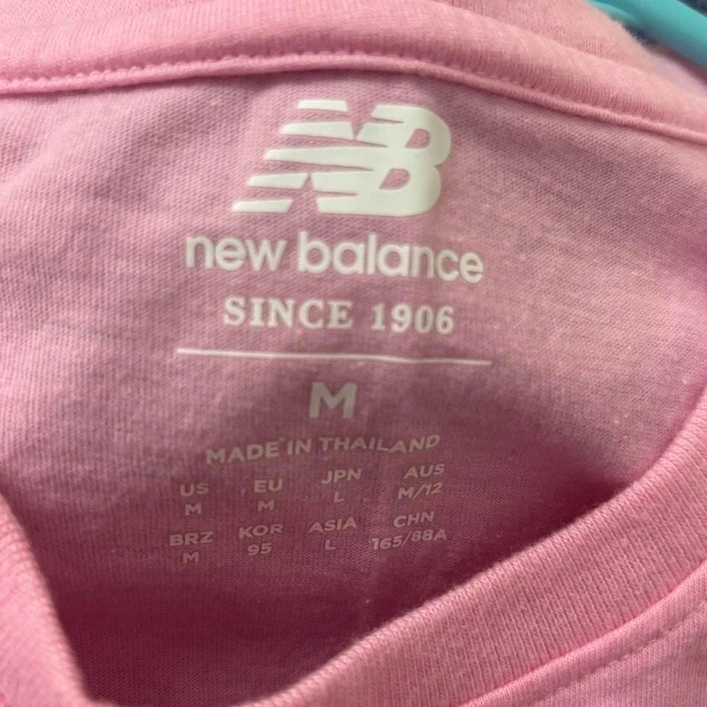 New Balance Pink Women Medium Logo Tee Athleisure Pilates Princess Sporty Y2K
